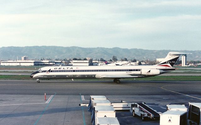 McDonnell Douglas MD-88 (N979DL) - SJC - rare appearance of an MD-88 at KSJC. This jet headed for KSLC.