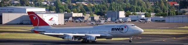 Boeing 747-400 (N672US) - Northwest Airlines Boeing 747-451 Landing at Portland International Airport.