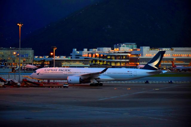 Airbus A350-900 (B-LRK)