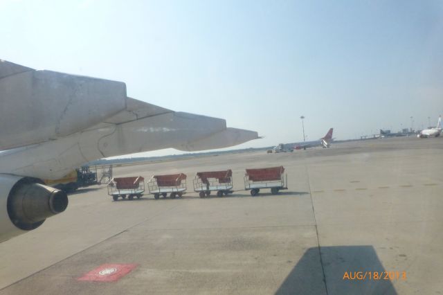 Avro RJ-100 Avroliner (HB-IXO)