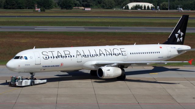 Airbus A321 (TC-JRA)