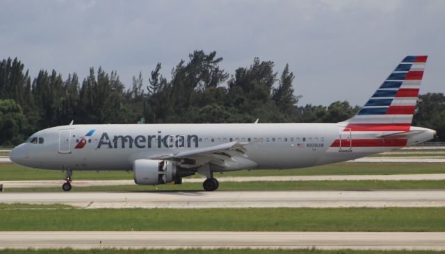 Airbus A320 (N109UW)