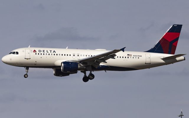 Airbus A320 (N357NW)