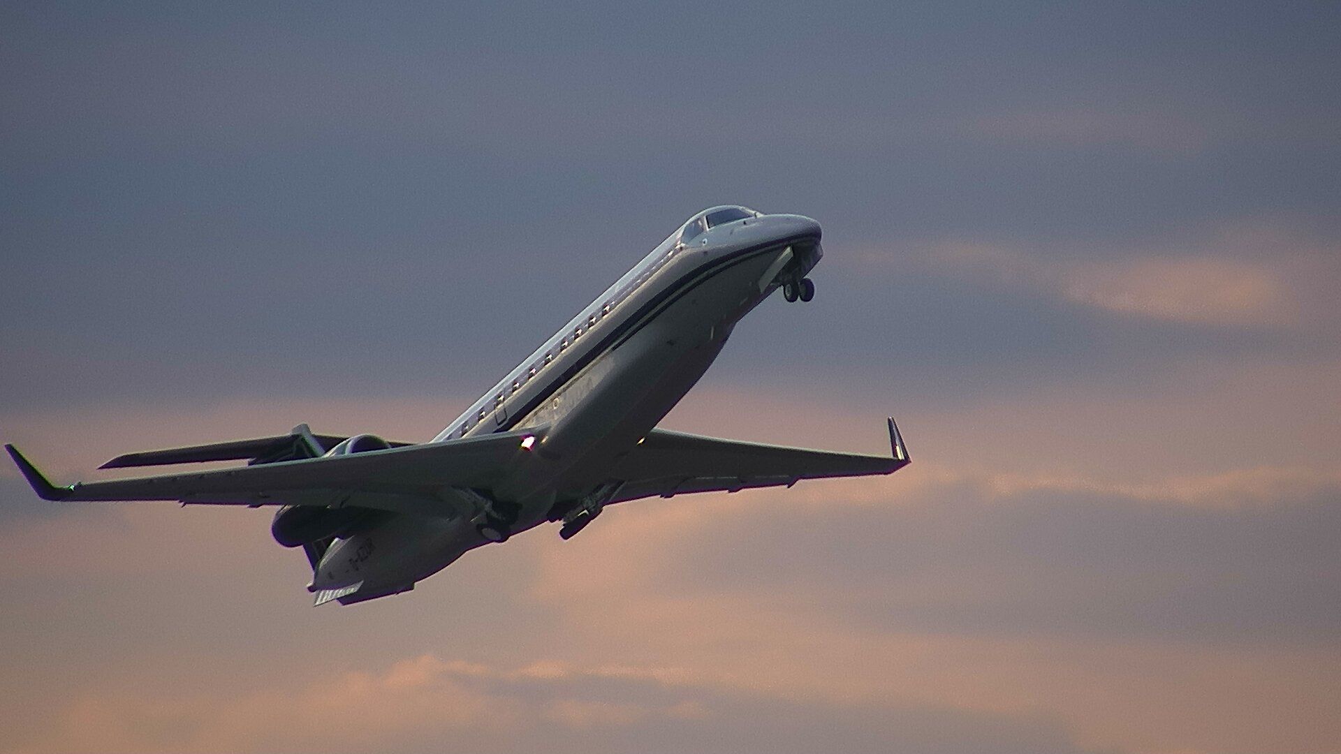 Embraer ERJ-135 (D-AZUR)