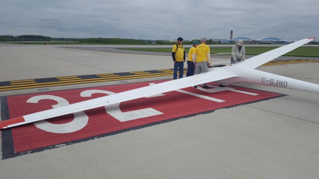 Unknown/Generic Glider (C-GJND) - Glider GJND holding short runway 32 PIT.