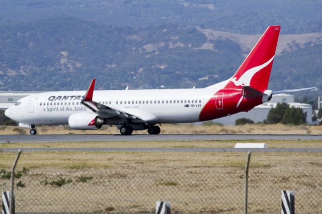 Boeing 737-800 (VH-VYK) - Putting down on runway 05. Friday 19th April 2013.