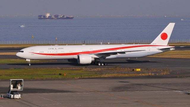 BOEING 777-300 (80-1112) - 政府専用機 Japanese Air Force 2