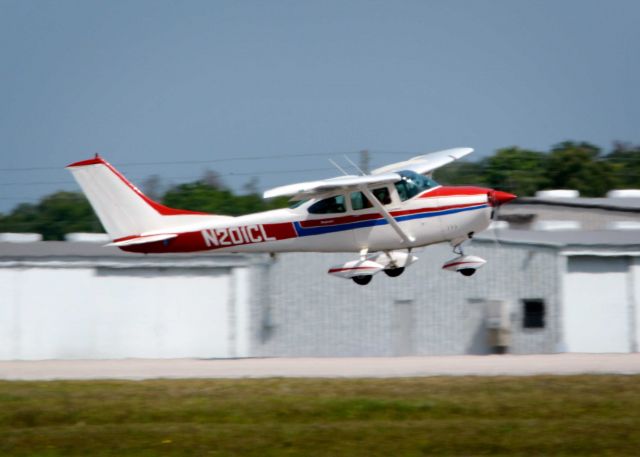 Cessna Skylane (N201CL) - 2014 Sun n Fun
