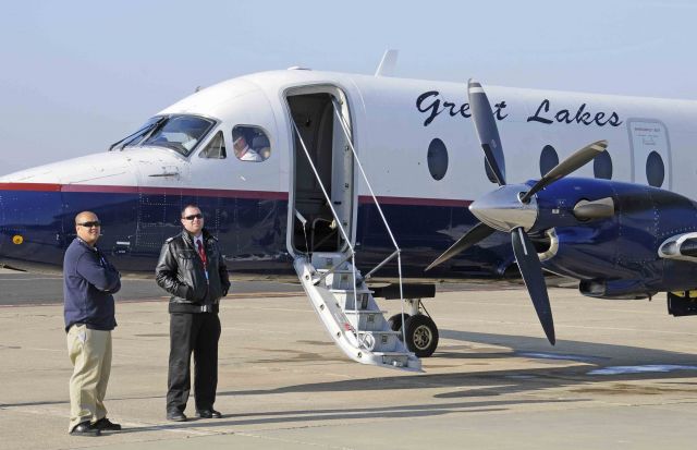 Beechcraft 1900 (N100UX)