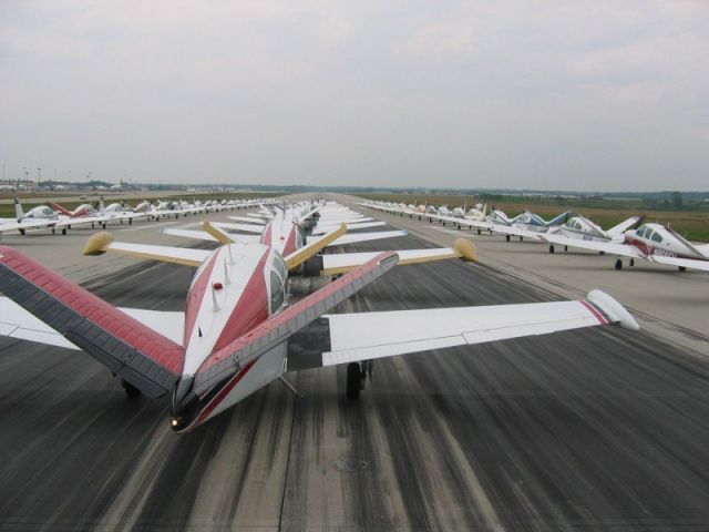 — — - Departure queue at Rockford for Bonanzas To Oshkosh 2005