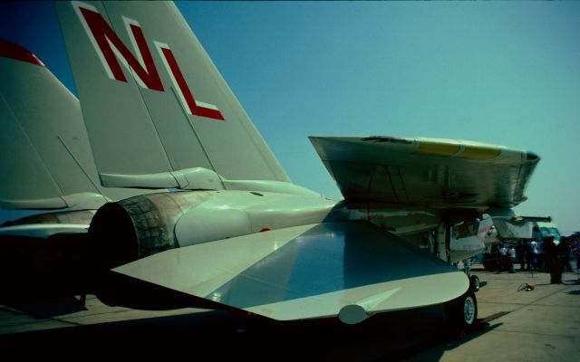 — — - Grumman F-14 Tomcat right horizontal elevator, right swing wing tip. Miramar Naval Air Station OCT 1980