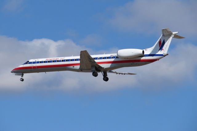 Embraer ERJ-145 (N621AE)