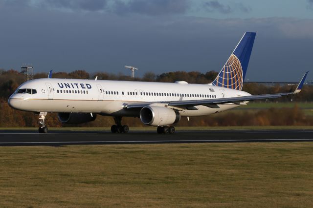 Boeing 757-200 (N17105) - UAL80 just starting to rotate at the start of the flight back to EWR. A 9am departure for those wanting to get to the Big Apple relatively early.