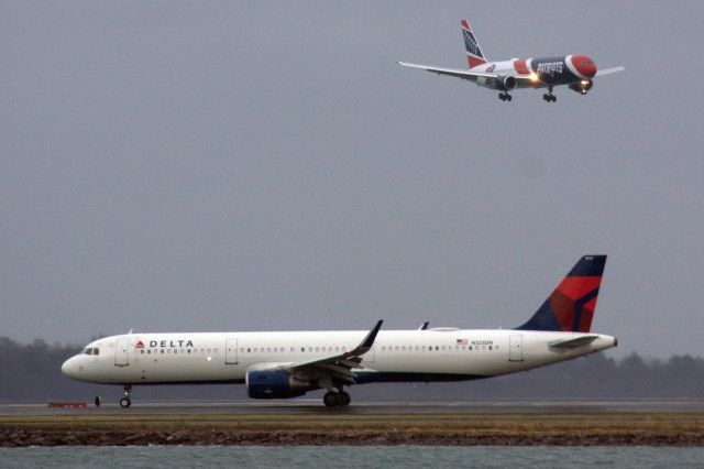 Airbus A321 (N325DN)