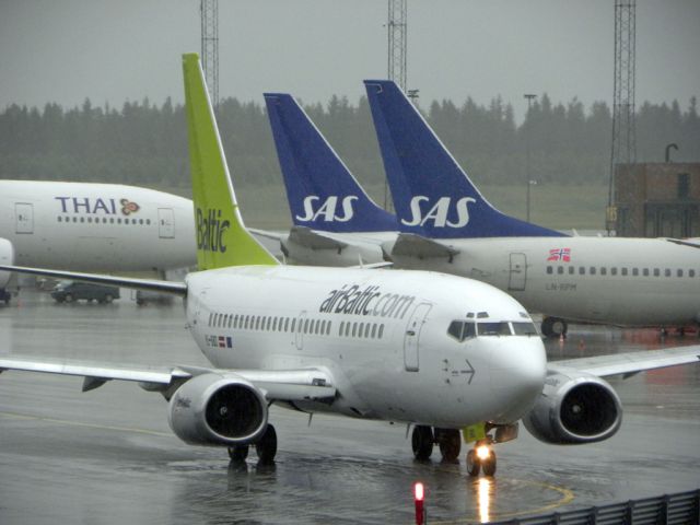 Boeing 737-500 (YL-BBD)