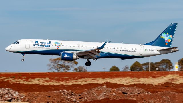 Embraer ERJ-190 (PR-AXB)