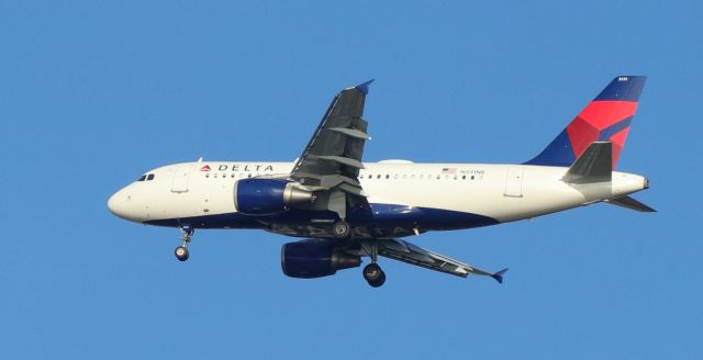 Airbus A319 (N331NB)