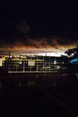 Beechcraft Super King Air 200 (N143DE) - Looking at the rain clouds roll through 