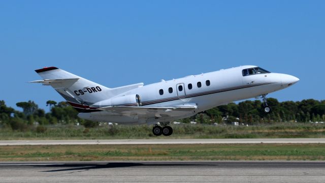 Hawker 800 (CS-DRO)