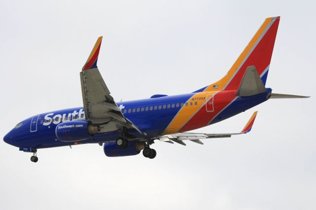 Boeing 737-700 (N7706A)