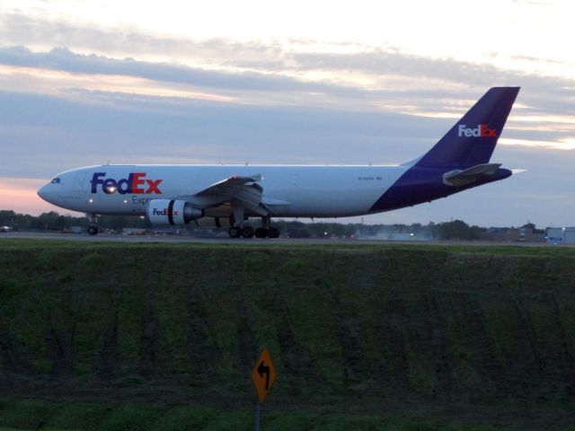 Airbus A300F4-600 (N742FD)