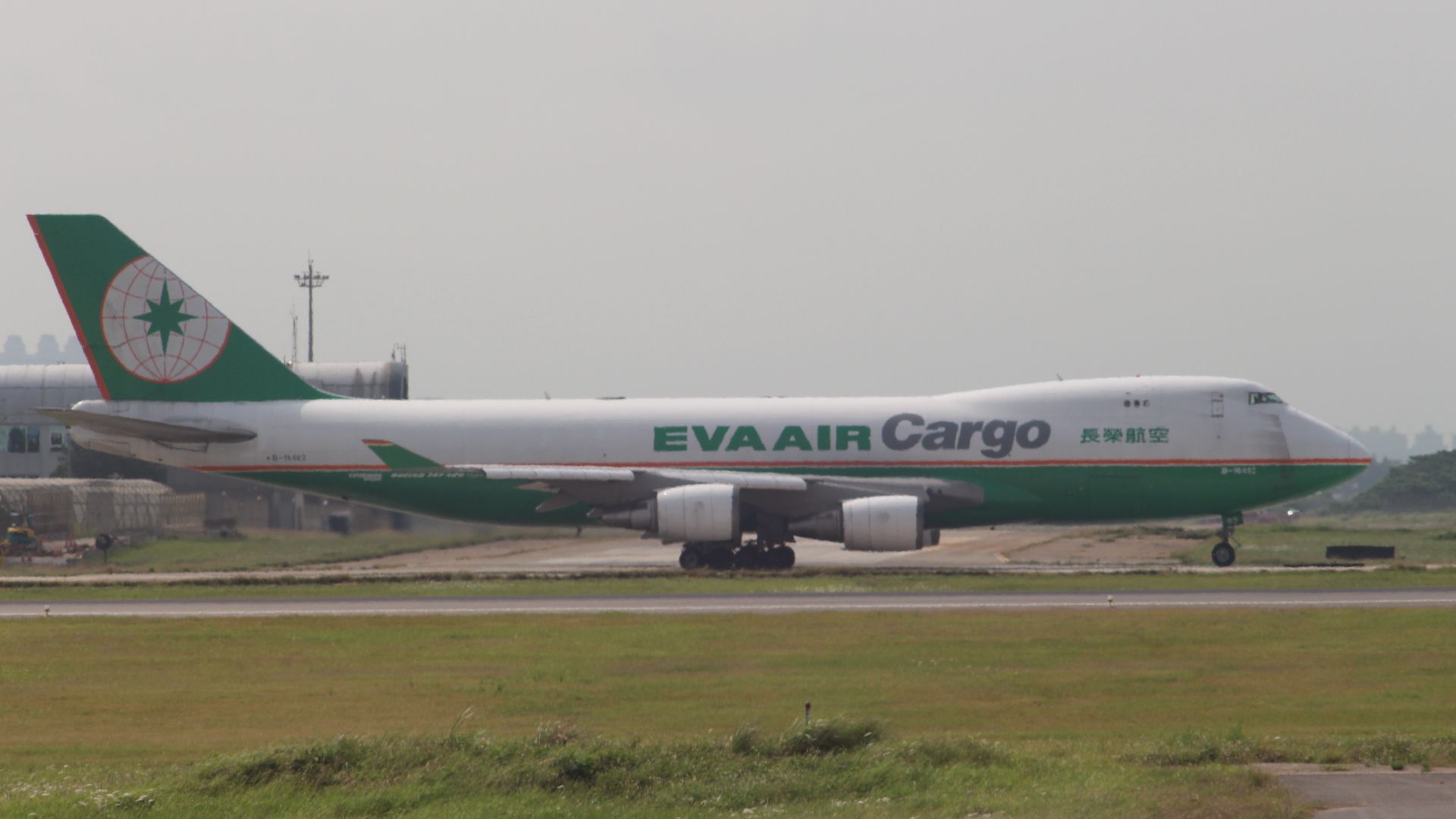 Boeing 747-400 (B-16482)