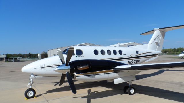 Beechcraft Super King Air 200 (N127MR)