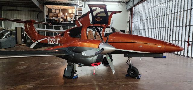 Diamond DA-62 (N224UT)
