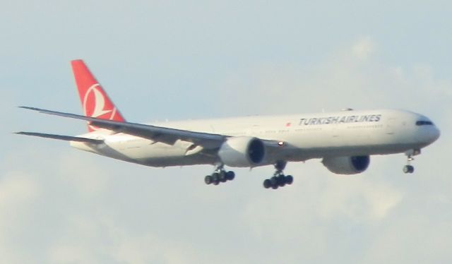 BOEING 777-300ER (TC-LJF)