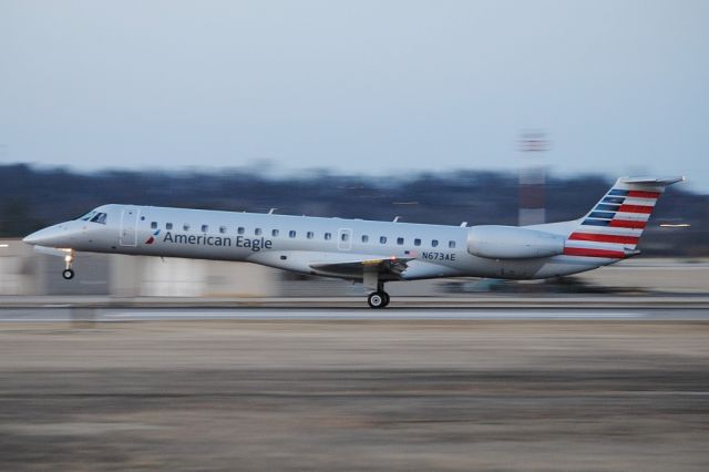 Embraer ERJ-145 (N673AE) - Arrival from DFW in darkness.