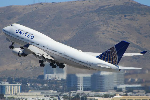 Boeing 747-400 (N122UA)