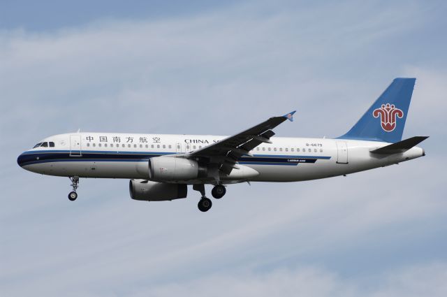 Airbus A320 (B-6679) - Final Approach to Narita Intl Airport Rnwy34L on 2012/10/13
