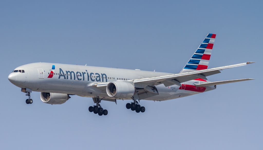 Boeing 777-200 (N794AN)