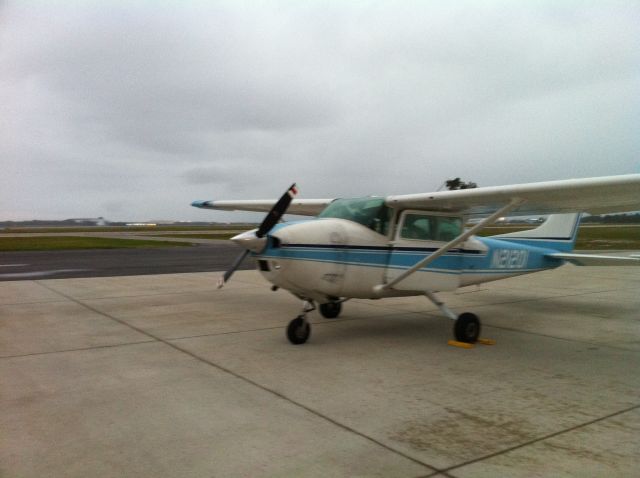 Cessna Skylane (N21201) - On the ramp at Baer Air at Melbourne International.  The people there were super cool and took good care of us.