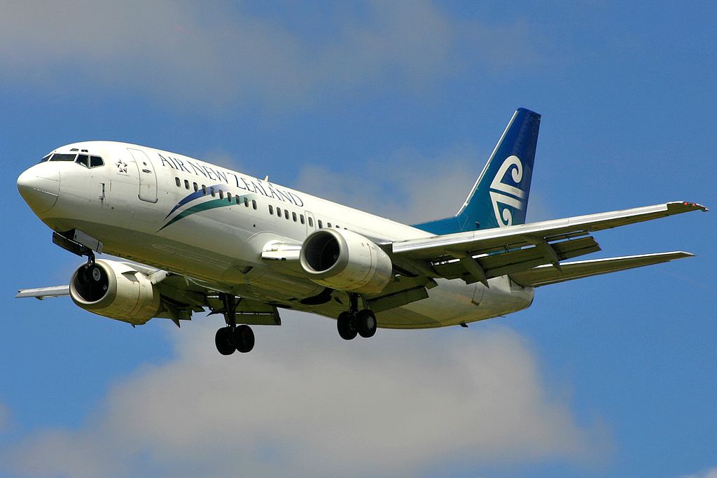 BOEING 737-300 (ZK-NGK)