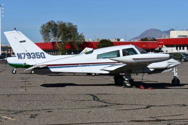 Cessna 310 (N7935Q)
