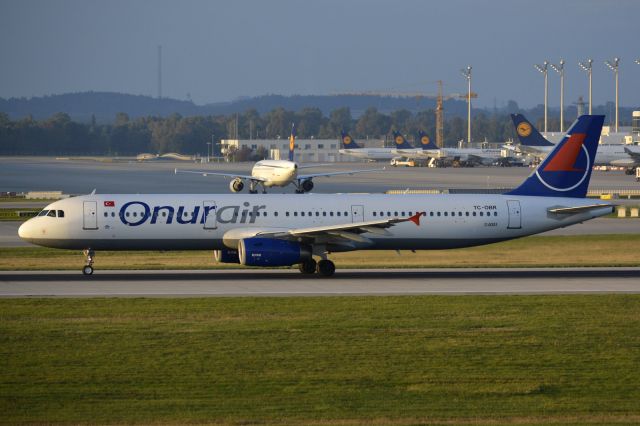 Airbus A321 (TC-OBR)