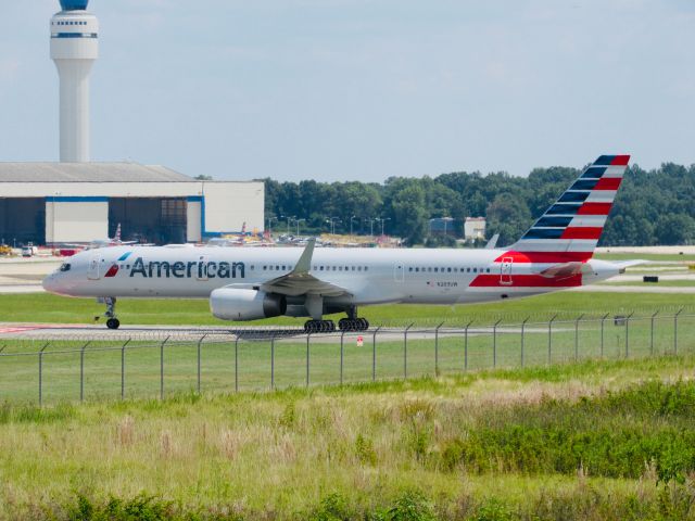 Boeing 757-200 (N203UW)