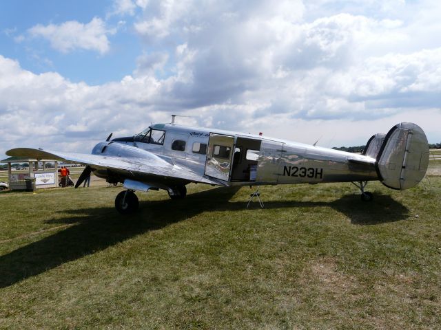 Beechcraft 18 (N233H)