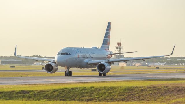 Airbus A319 (N9025B)