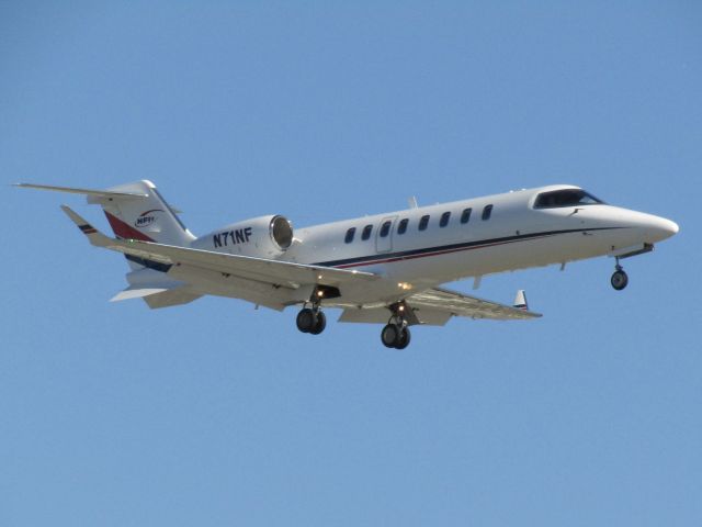 Bombardier Learjet 75 (N71NF) - Landing RWY 20R