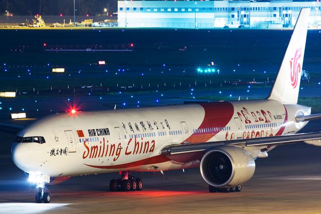 BOEING 777-300ER (B-2035) - Smiling China colors departing back for Beijing as CCA996.