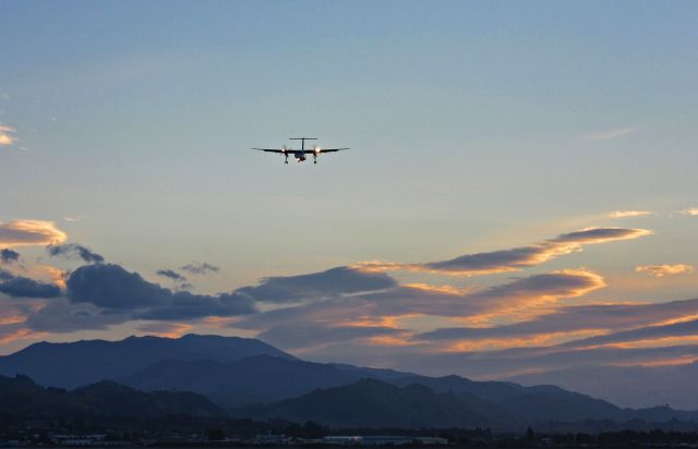 de Havilland Dash 8-300 (ZK-NEG) - Air New Zealand Q-300 on short final landing from the south at Nelson. View from embankment at southern end of the airport.