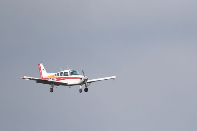 Beechcraft Sierra (D-EYDG) - D-EYDG final approach EDDR