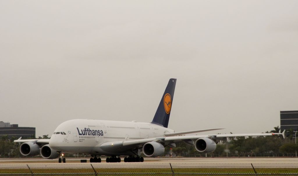 Airbus A380-800 (D-AIMC)