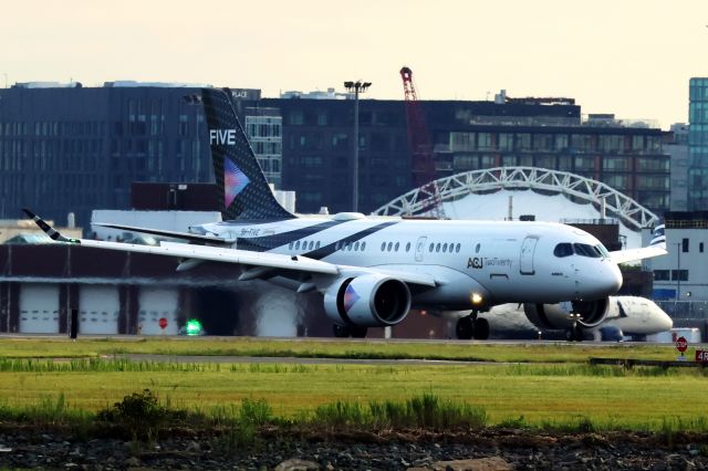 Airbus A220-100 (9H-FIVE)