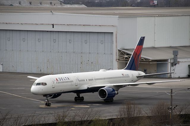 Boeing 757-200 (N674DL) - A Delta 757-200 sitting in the maintenance lot at Birmingham Intl.