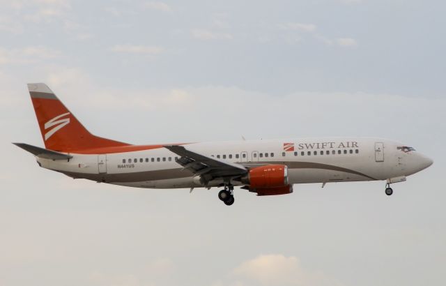 BOEING 737-400 (N441US)