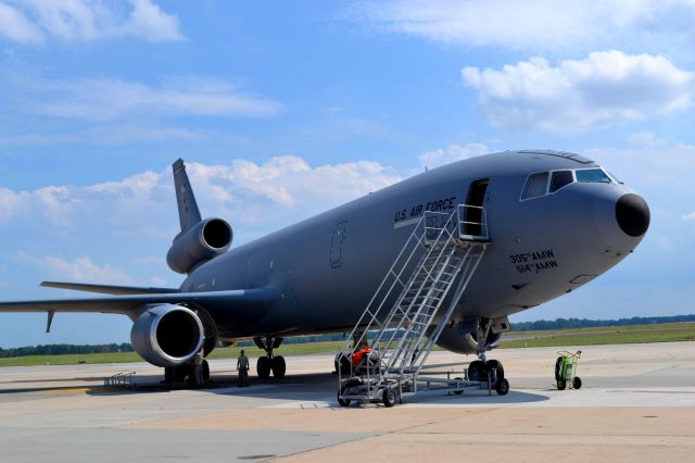 McDonnell Douglas DC-10 — - 2d ARS - "Second to None"