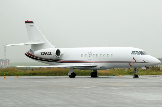 Dassault Falcon 2000 (N204QS) - Parked in the south